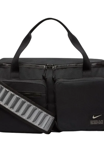 Sportovní taška Nike s větráním a kapsami