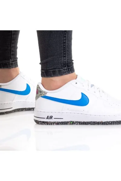 Juniorské bílé boty Nike Air Force 1 pro každodenní nošení