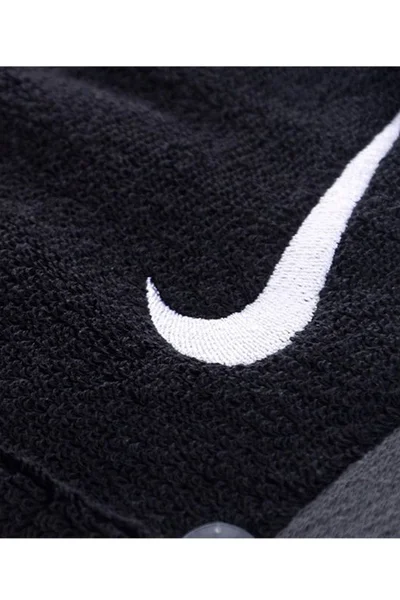 Sportovní ručník Nike ProFit černý (velikost M)