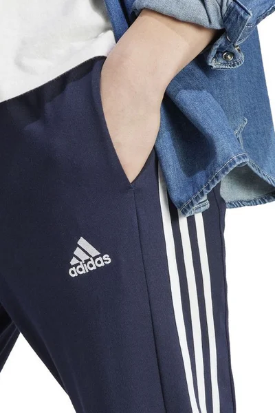 Kalhoty adidas Essentials s pruhy a otevřeným lemem