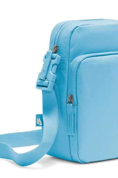 Crossbody taška Nike Heritage modrá s přihrádkami na zip