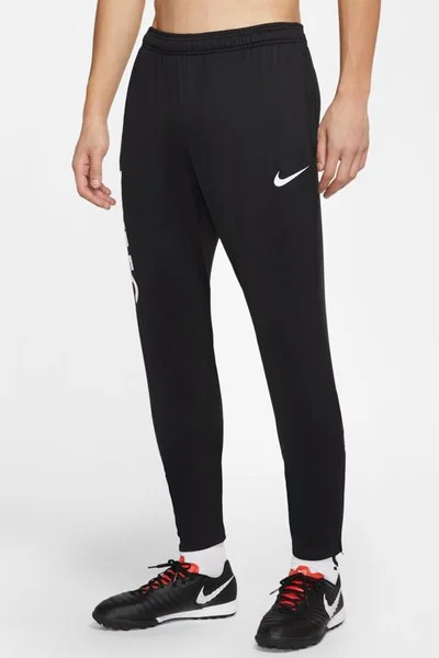 Černé pánské tréninkové kalhoty Nike F.C. Essential M CD0576-010