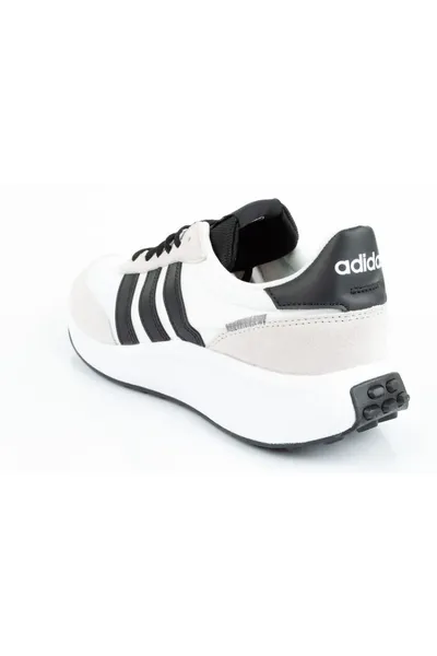 Retro sportovní obuv Run 70s od Adidas s recyklovanými materiály