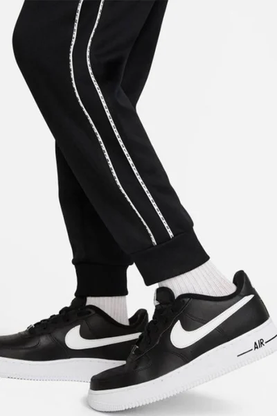 Černé chlapecké kalhoty Nike Sportswear Joggers Jr DD4008 010