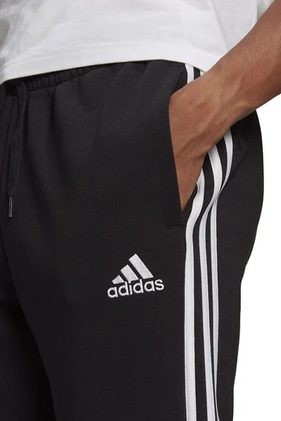 Černé pánské tepláky Adidas Essentials Tapered Elasticcuff 3 Stripes Pant M GK8822