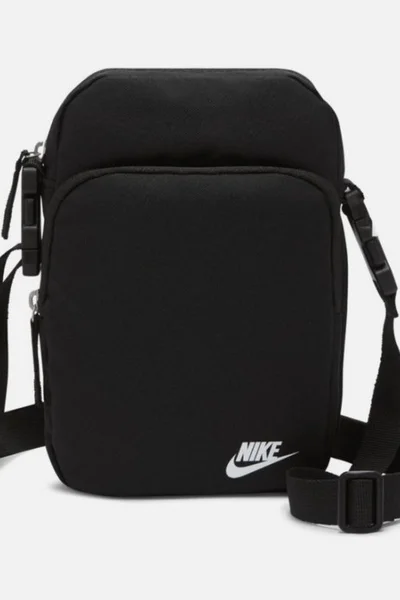 Černá crossbody taška Nike Heritage přes rameno