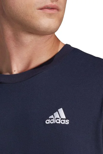 Tričko adidas Essentials s malým vyšitým logem - tmavě modré