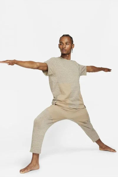 Pánské béžové tričko Nike Yoga Dri-FIT