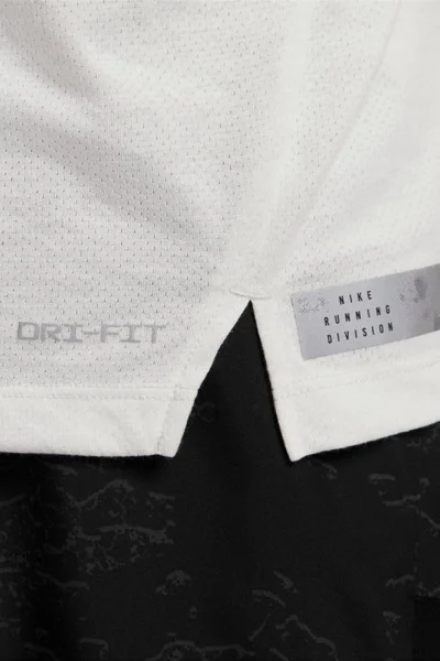 Prodyšné běžecké tričko s kapsou - NIKE Dri-FIT Run Division Rise