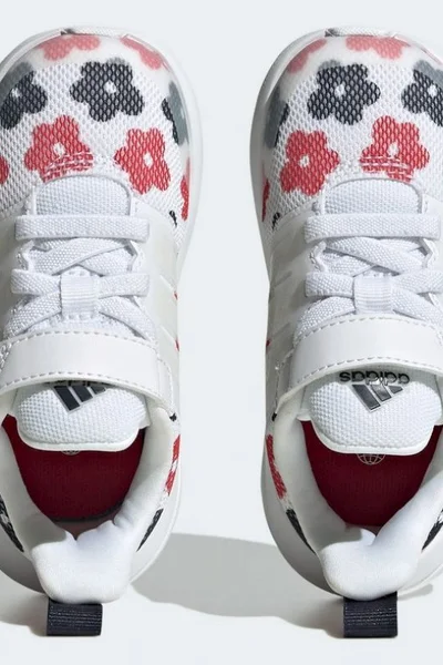 Dětské běžecké boty s elastickými tkaničkami od Adidas