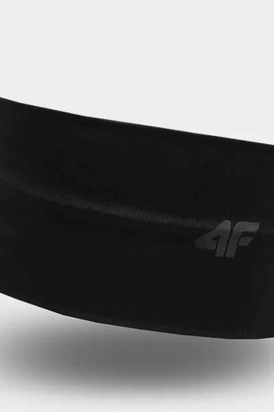 Chladová čelenka 4F - ochrana uší a hlavy v minimalistickém stylu