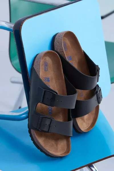 Ikonické pohodlné žabky Birkenstock ARIZONA pro léto