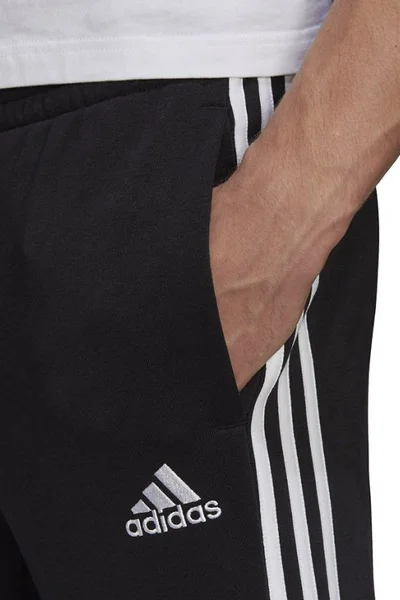 Pánské tepláky Adidas Essentials Tapered Cuff 3 Stripes M GK8831
