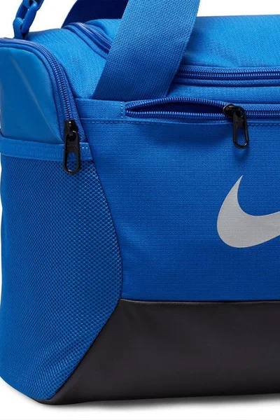 Sportovní modrá taška Nike pro trénink s kapsami