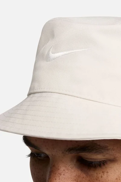 Kšiltovka Nike Apex se sluneční clonou