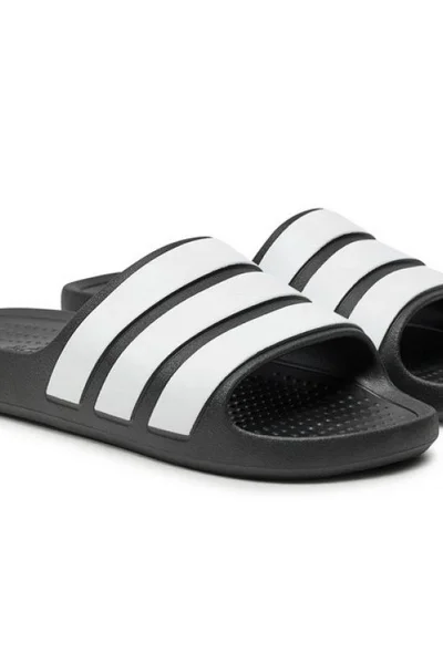 Žabky adidas Adilette Flow – pohodlné a stylové