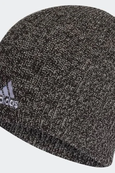 Strakatá zimní čepice s logem Adidas